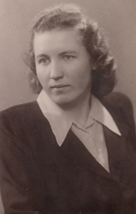 1953 . Maria Mehiläinen. 5  