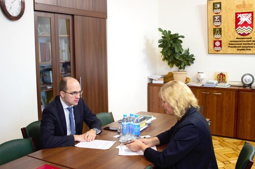 Гендиректор ПОРА Максим Данькин и и.о. гендиректора КарНЦ РАН Ольга Бахмет Гендиректор ПОРА Максим Данькин и и.о. гендиректора КарНЦ РАН Ольга Бахмет