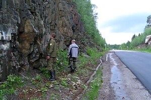 Коренной выход графитовых руд Ихальского месторождения. Фото В.В.Щипцова