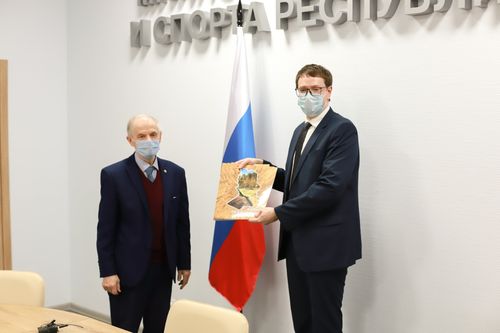 Член-корреспондент РАН Николай Филатов и министр образования и спорта Республики Карелия Роман Голубев Член-корреспондент РАН Николай Филатов и министр образования и спорта Республики Карелия Роман Голубев