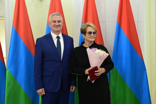 Вручение медали «За заслуги перед Республикой Карелия» Нине Немовой Вручение медали «За заслуги перед Республикой Карелия» Нине Немовой