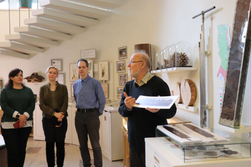 Сотрудники лаборатории болотных экосистем рассказали о своей работе гостям музея