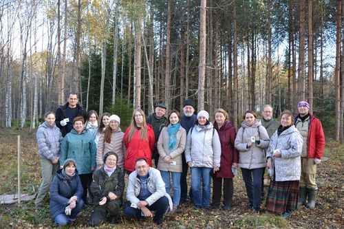 Участники конференции в Дендрарии КарНЦ РАН. Фото из архива Института леса КарНЦ РАН Участники конференции в Дендрарии КарНЦ РАН. Фото из архива Института леса КарНЦ РАН