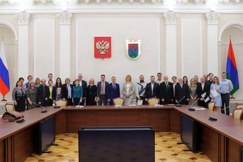 Участники церемонии в Правительстве Республики Карелия