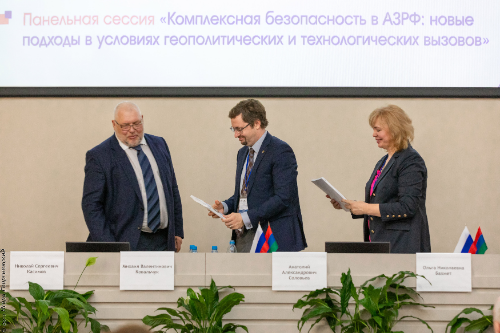 В ходе выступления президента Ассоциации полярников Михаила Слипечнука В ходе выступления президента Ассоциации полярников Михаила Слипечнука