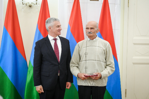 Глава Республики Карелия Артур Парфенчиков и доктор физико-математических наук Сергей Богданов Глава Республики Карелия Артур Парфенчиков и доктор физико-математических наук Сергей Богданов