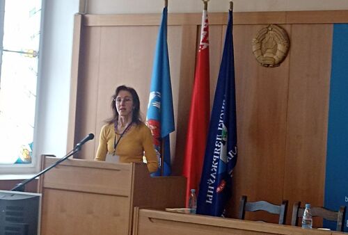 С докладом выступает старший научный сотрудник Института леса КарНЦ РАН Анна Руоколайнен С докладом выступает старший научный сотрудник Института леса КарНЦ РАН Анна Руоколайнен