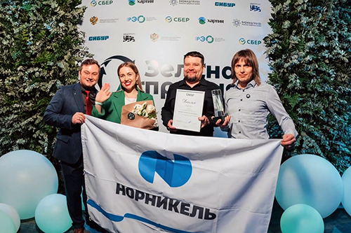 Команда проекта-победителя. Справа – ихтиолог ИБ КарНЦ РАН Денис Ефремов Команда проекта-победителя. Справа – ихтиолог ИБ КарНЦ РАН Денис Ефремов